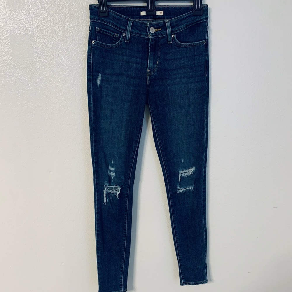 Women’s Levi Distressed Jeans Size 25